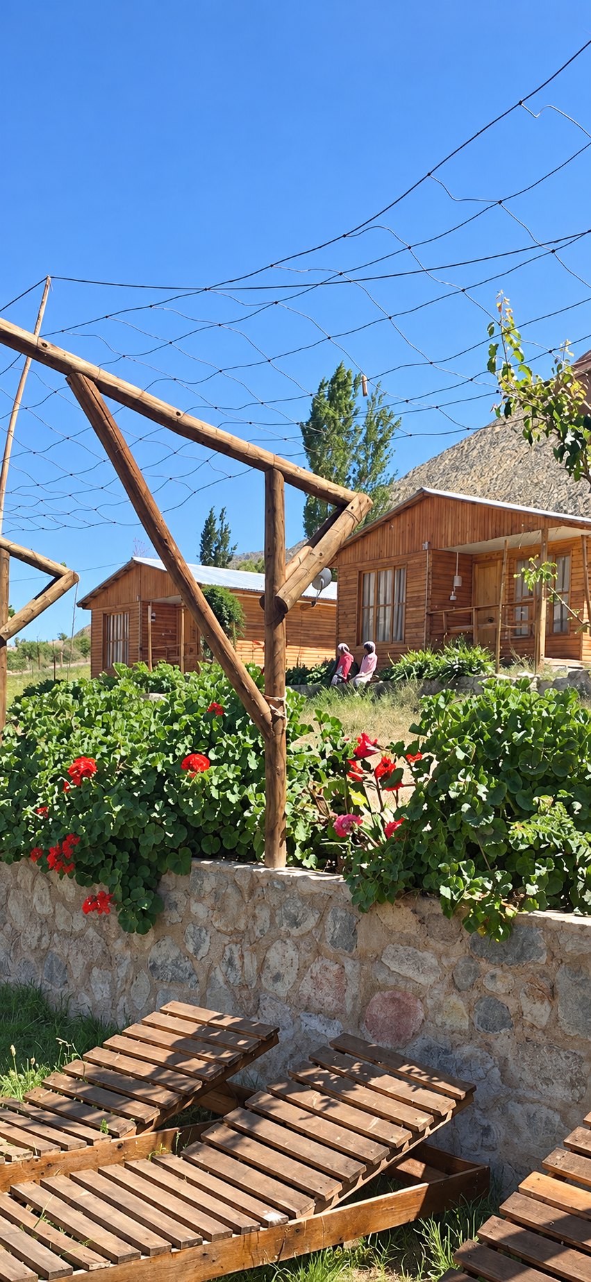 Jardín y pasarela de Altos del Valle